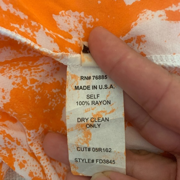 Red haute | Red Haute NWOT Dyed cold-shoulder, Hi-Low Soft Top Size Small. - Picture 6 of 6